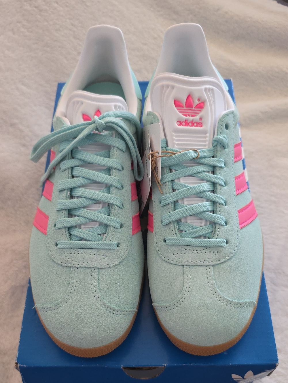 NWT adidas Originals Gazelle W Sneakers - Semi Flaqua/Lucid Pink (W Size 8 US)